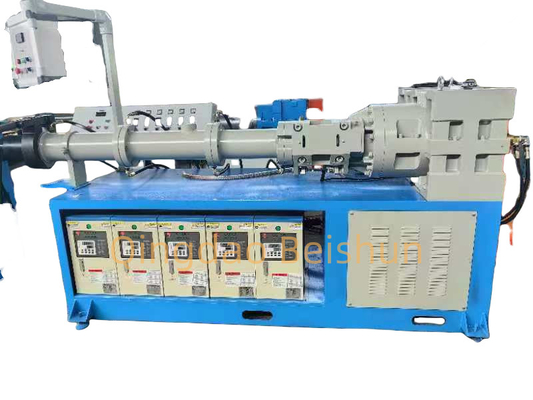 माइक्रोवेव वल्केनेशन बॉक्स और गर्म हवा वल्केनेशन बॉक्स से लैस विशेष आकार का रबर पट्टी एक्सट्रूज़न लाइन