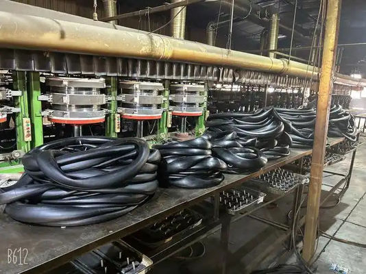 अच्छा मूल्य ब्यूटिल रबर और प्राकृतिक रबर मोटरसाइकिल आंतरिक ट्यूब उत्पादन लाइन के लिए इनर ट्यूब कोरिंग मशीन ऑनलाइन